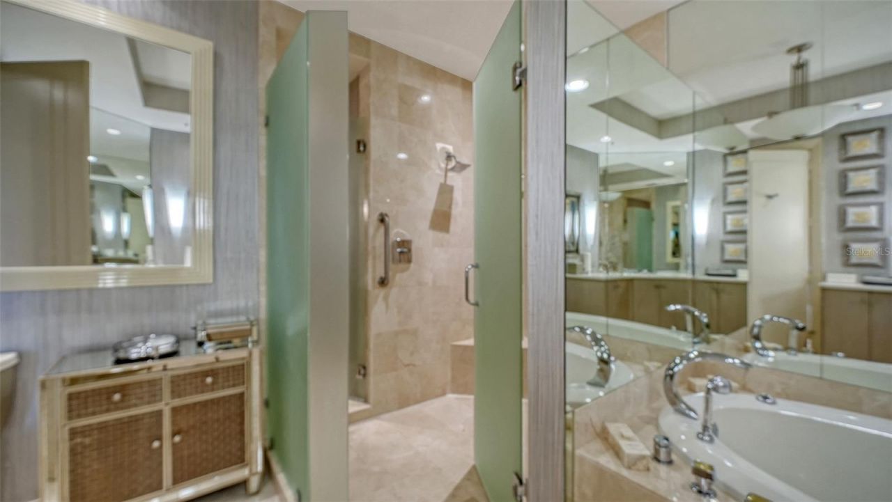 435 L Ambiance Drive, Unit J704, Longboat Key, FL 34228 Photo