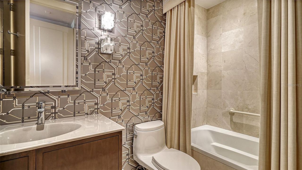 435 L Ambiance Drive, Unit J704, Longboat Key, FL 34228 Photo