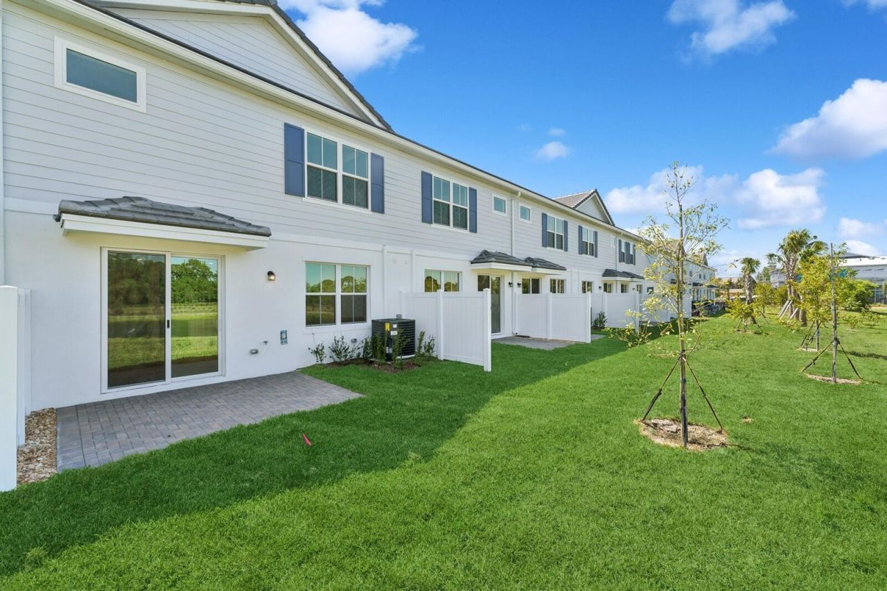 172 SE Birch Terrace, Unit 206, Stuart, FL 34997 Photo