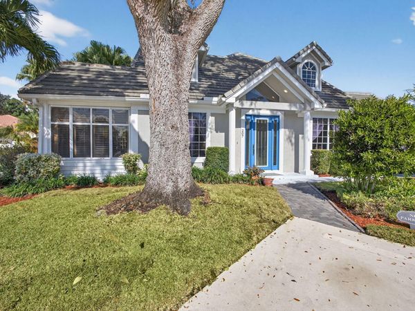 207 Woodsmuir Court, Palm Beach Gardens, FL 33418