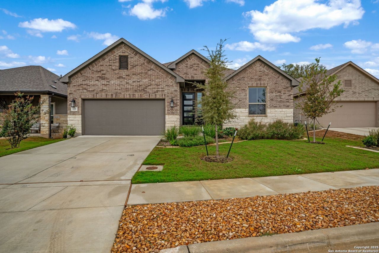 123 Low Meadow, Universal City, TX 78148 Main Photo