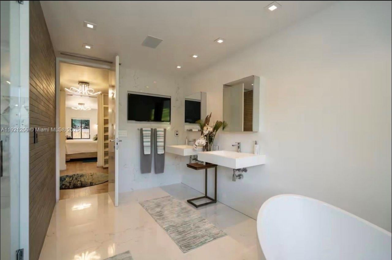 45 SW 28th Rd, Miami, FL 33129 Photo