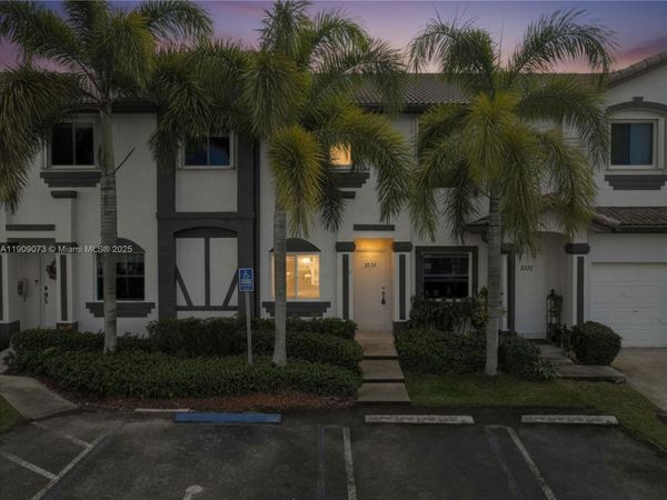 2221 SE 26th Ln, Homestead, FL 33035