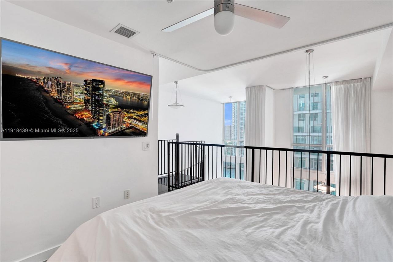 300 S Biscayne Blvd, Unit L-1206, Miami, FL 33131 Photo