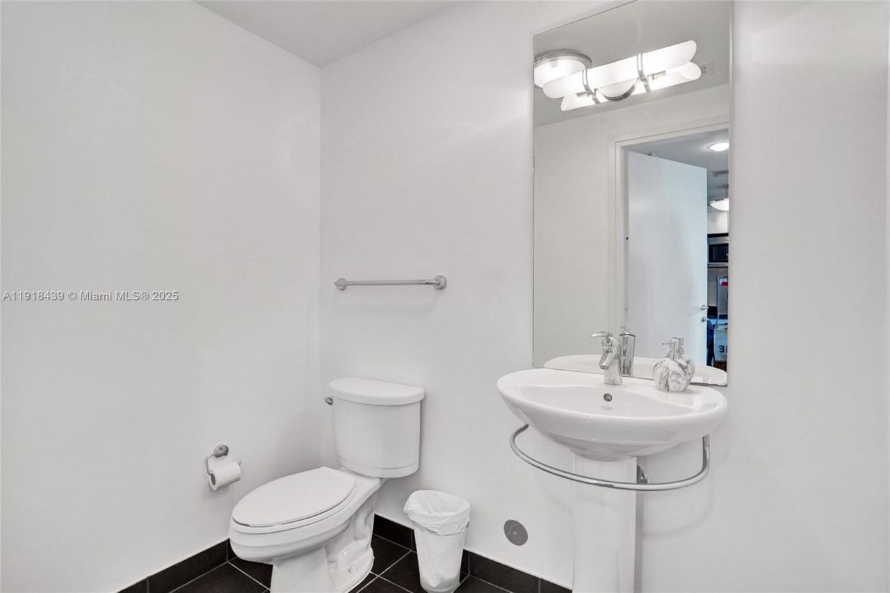 300 S Biscayne Blvd, Unit L-1206, Miami, FL 33131 Photo