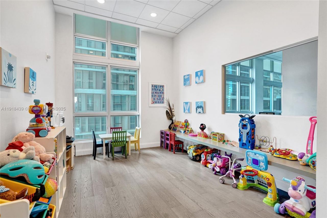 300 S Biscayne Blvd, Unit L-1206, Miami, FL 33131 Photo