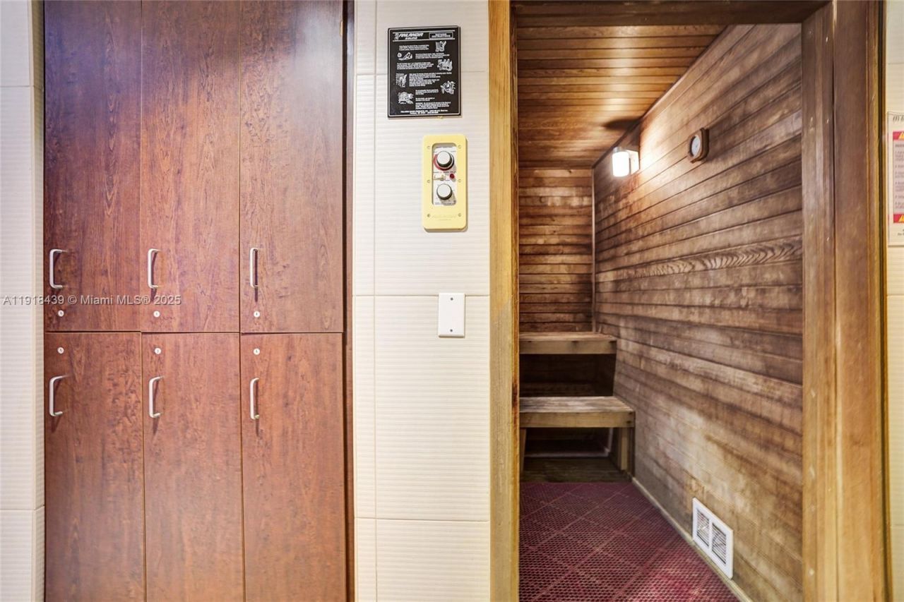 300 S Biscayne Blvd, Unit L-1206, Miami, FL 33131 Photo