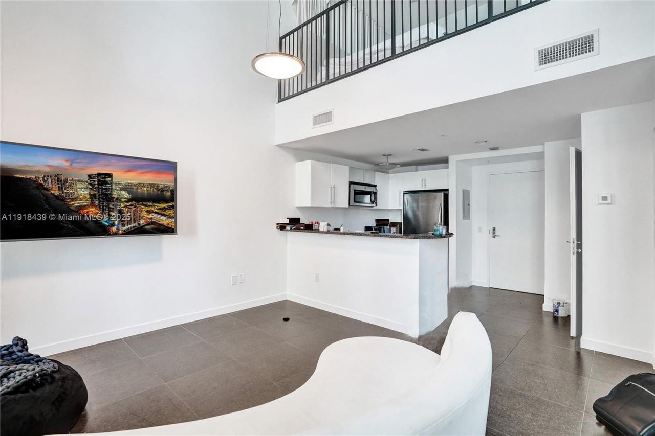 300 S Biscayne Blvd, Unit L-1206, Miami, FL 33131 Photo