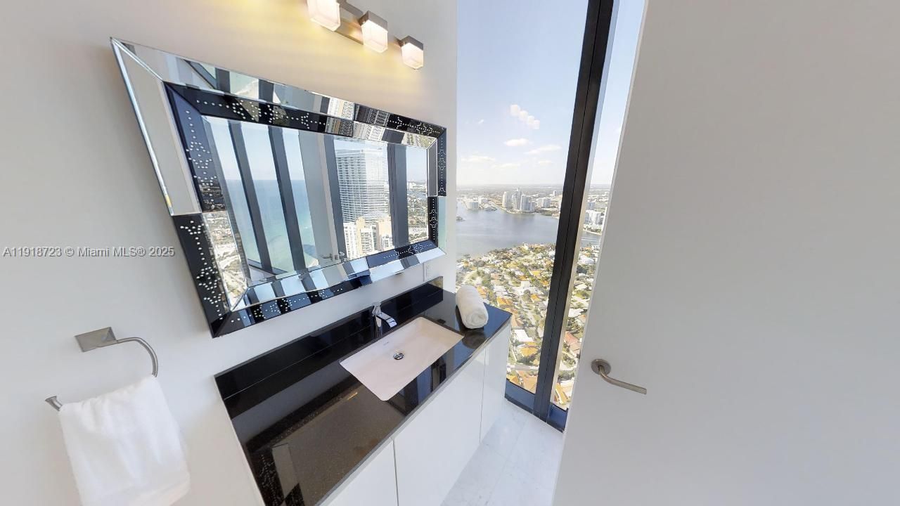 18555 Collins Ave, Unit 4804, Sunny Isles Beach, FL 33160 Photo