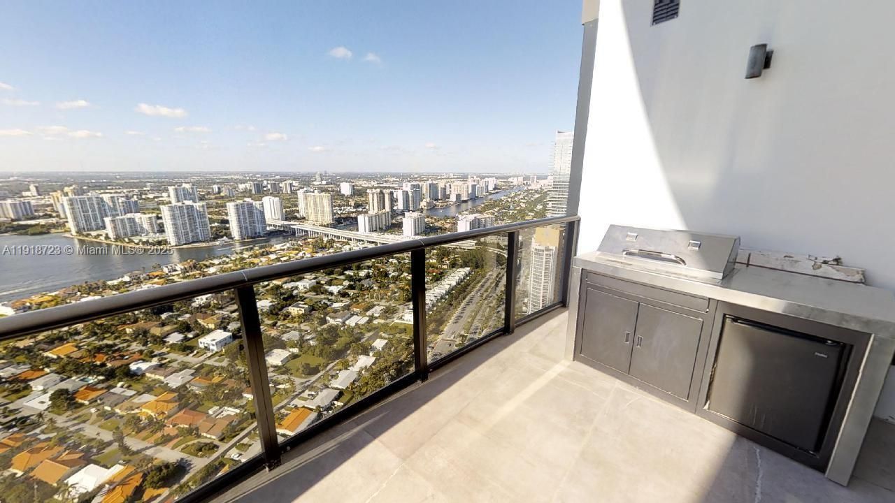 18555 Collins Ave, Unit 4804, Sunny Isles Beach, FL 33160 Photo