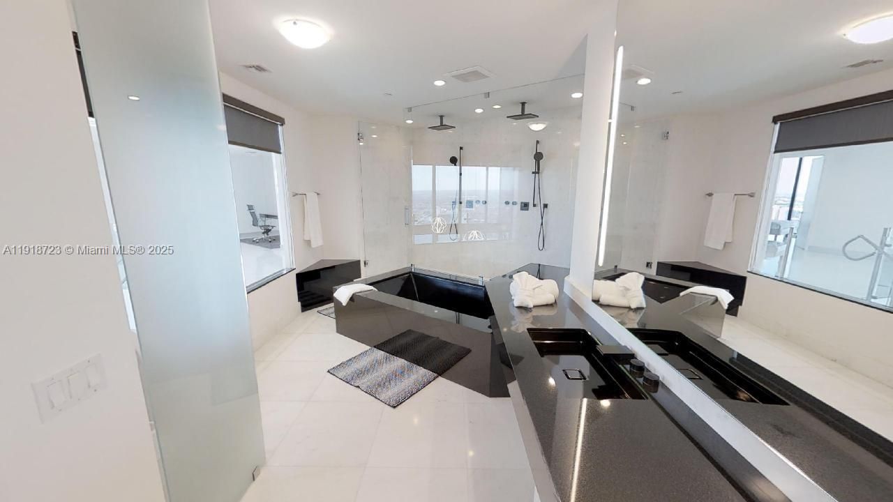 18555 Collins Ave, Unit 4804, Sunny Isles Beach, FL 33160 Photo
