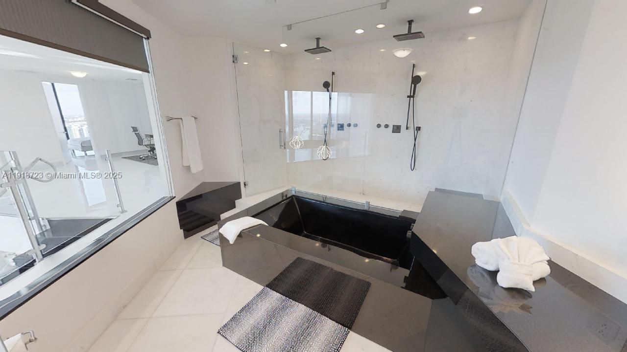 18555 Collins Ave, Unit 4804, Sunny Isles Beach, FL 33160 Photo