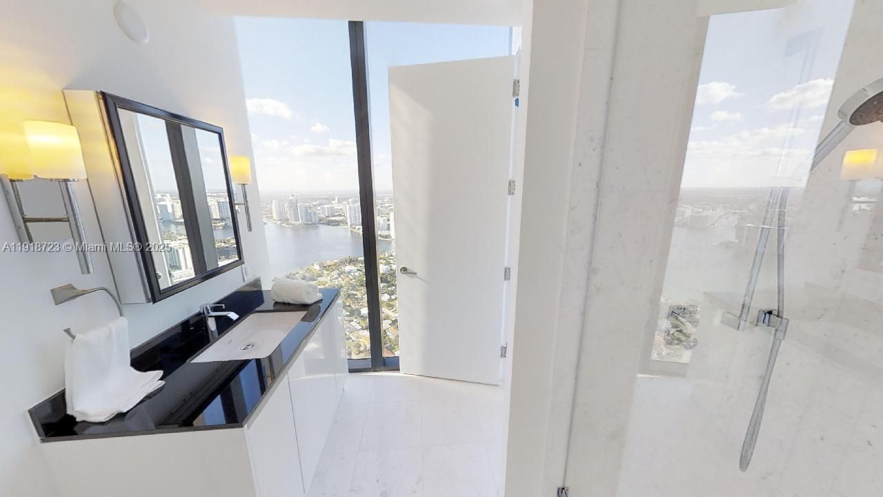 18555 Collins Ave, Unit 4804, Sunny Isles Beach, FL 33160 Photo