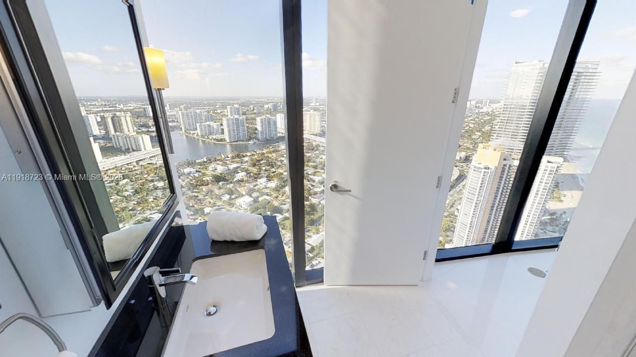 18555 Collins Ave, Unit 4804, Sunny Isles Beach, FL 33160 Photo