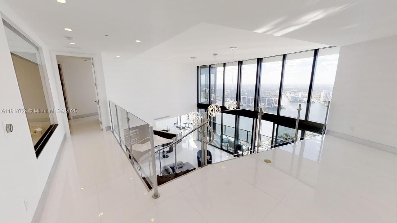 18555 Collins Ave, Unit 4804, Sunny Isles Beach, FL 33160 Photo