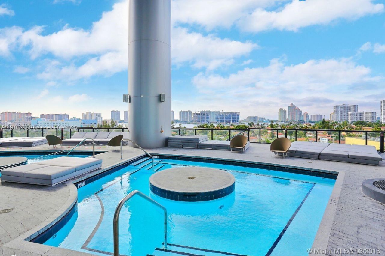 18555 Collins Ave, Unit 4804, Sunny Isles Beach, FL 33160 Photo