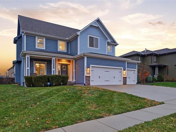 313 SW Eagles Ridge Drive, Blue Springs, MO 64014