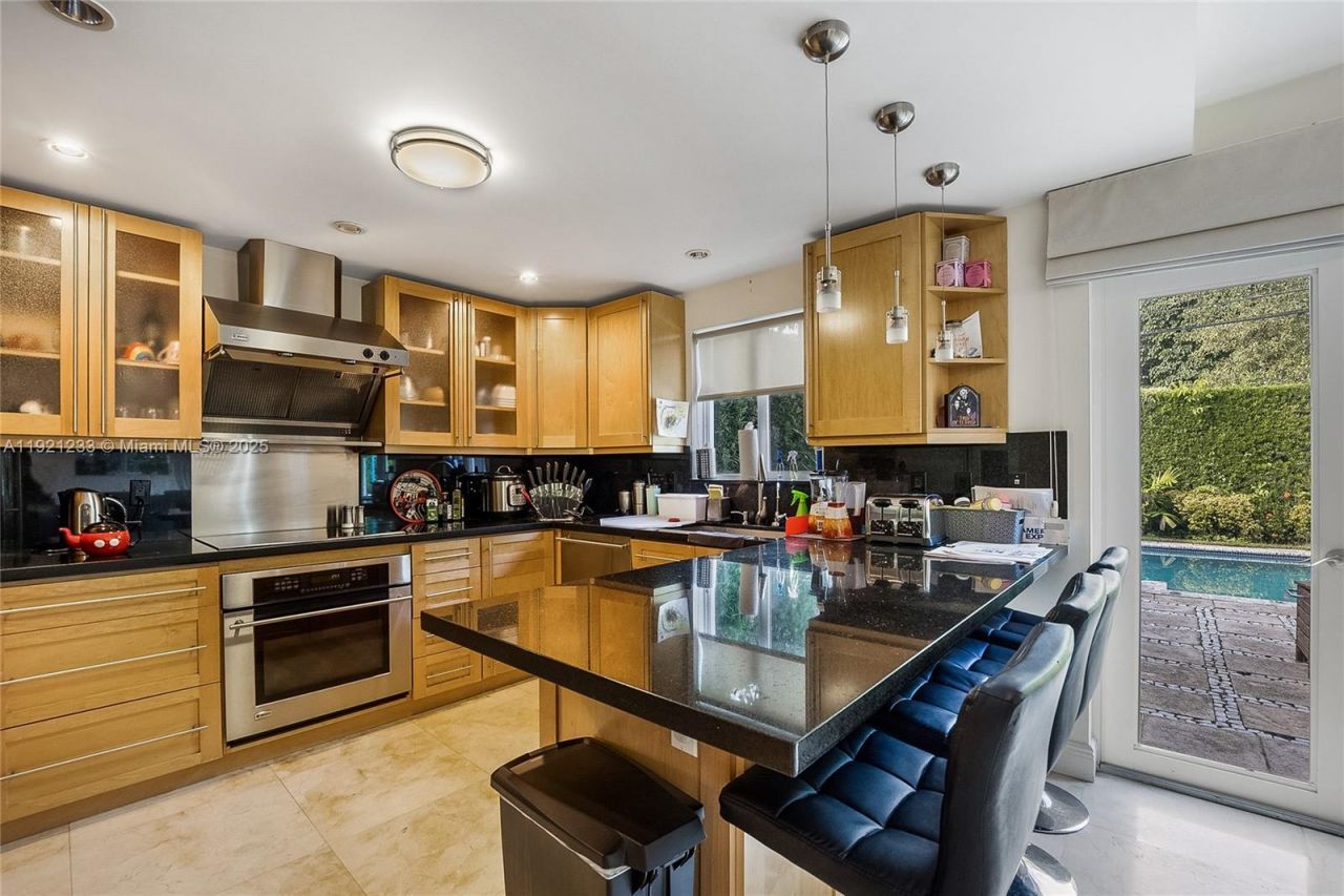 10670 SW 77th Ave, Unit 10670, Pinecrest, FL 33156 Photo