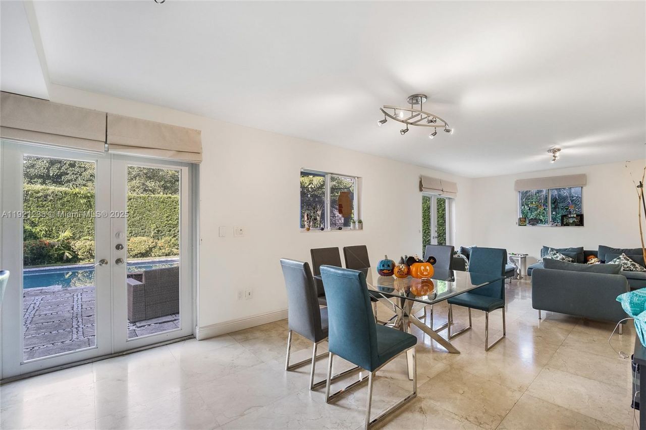 10670 SW 77th Ave, Unit 10670, Pinecrest, FL 33156 Photo