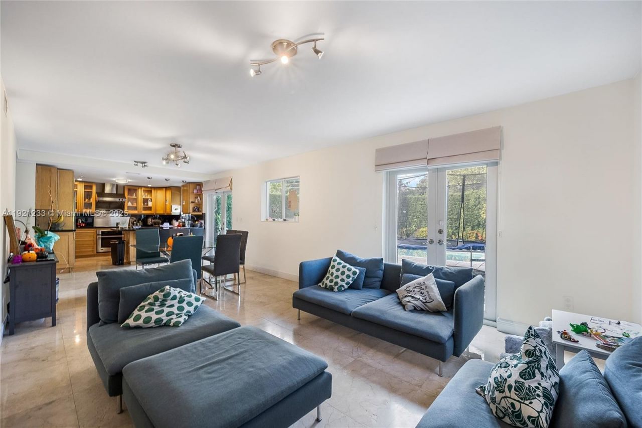 10670 SW 77th Ave, Unit 10670, Pinecrest, FL 33156 Photo