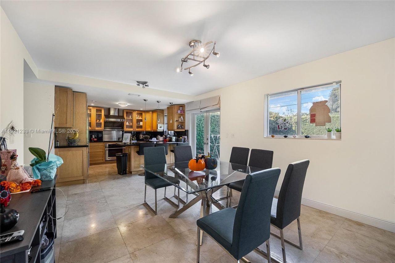 10670 SW 77th Ave, Unit 10670, Pinecrest, FL 33156 Photo