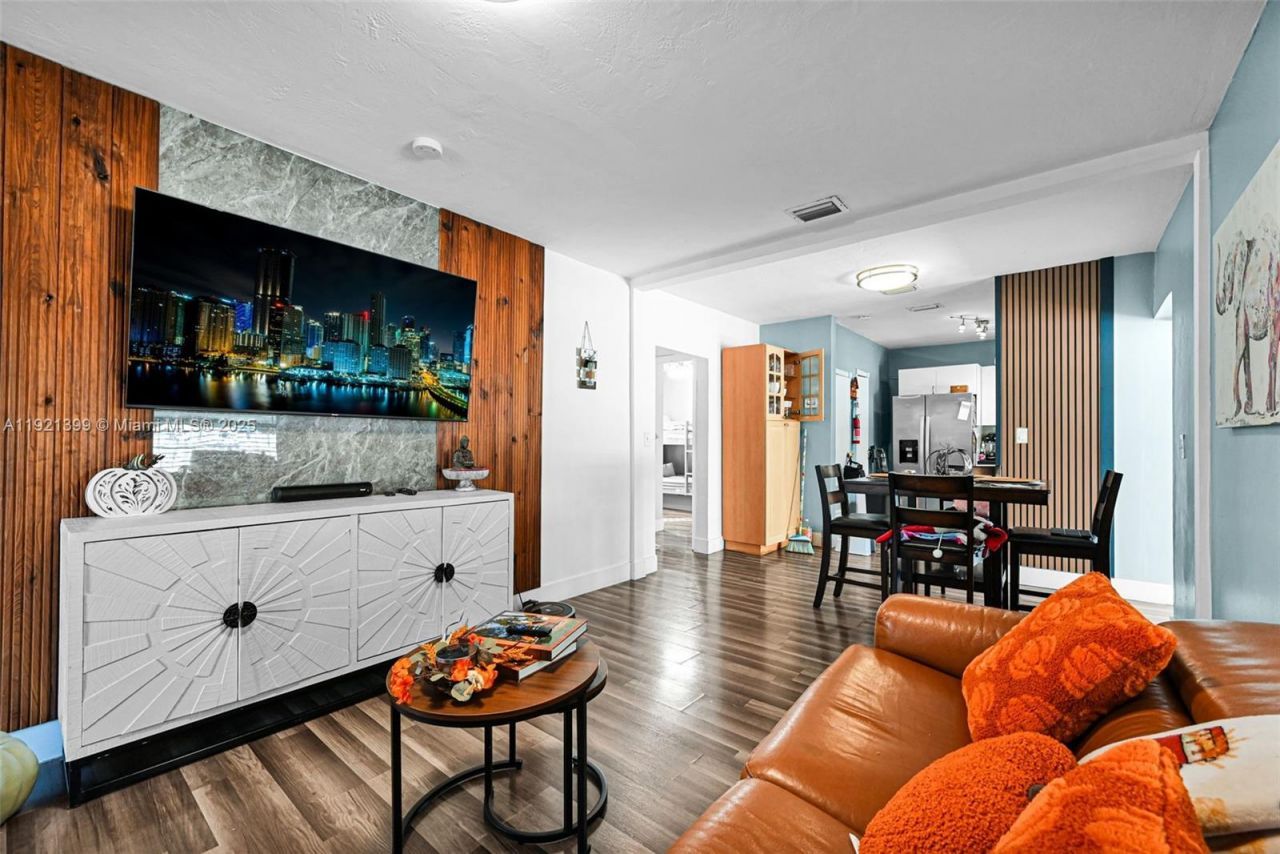 2040 NW 34th St, Miami, FL 33142 Photo