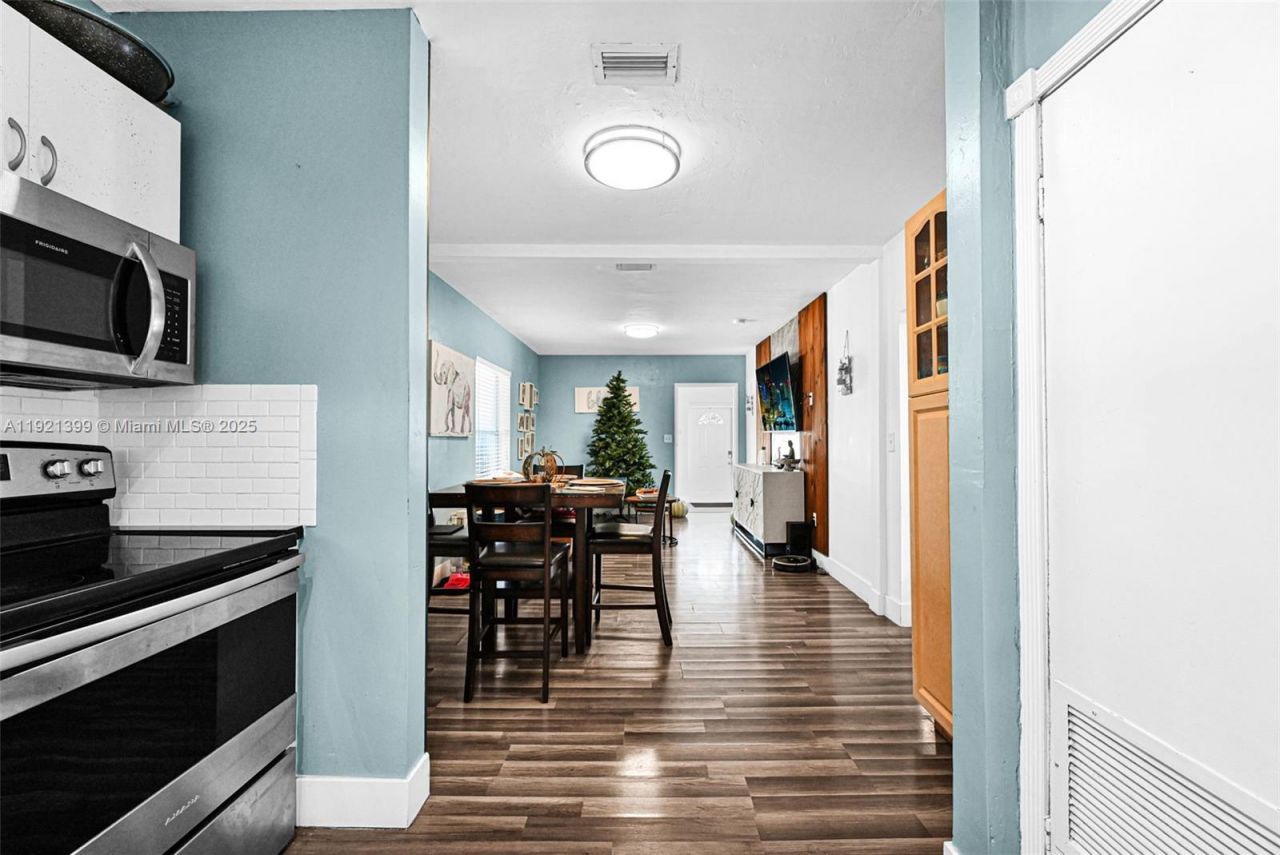 2040 NW 34th St, Miami, FL 33142 Photo