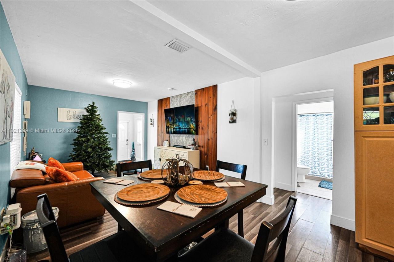 2040 NW 34th St, Miami, FL 33142 Photo