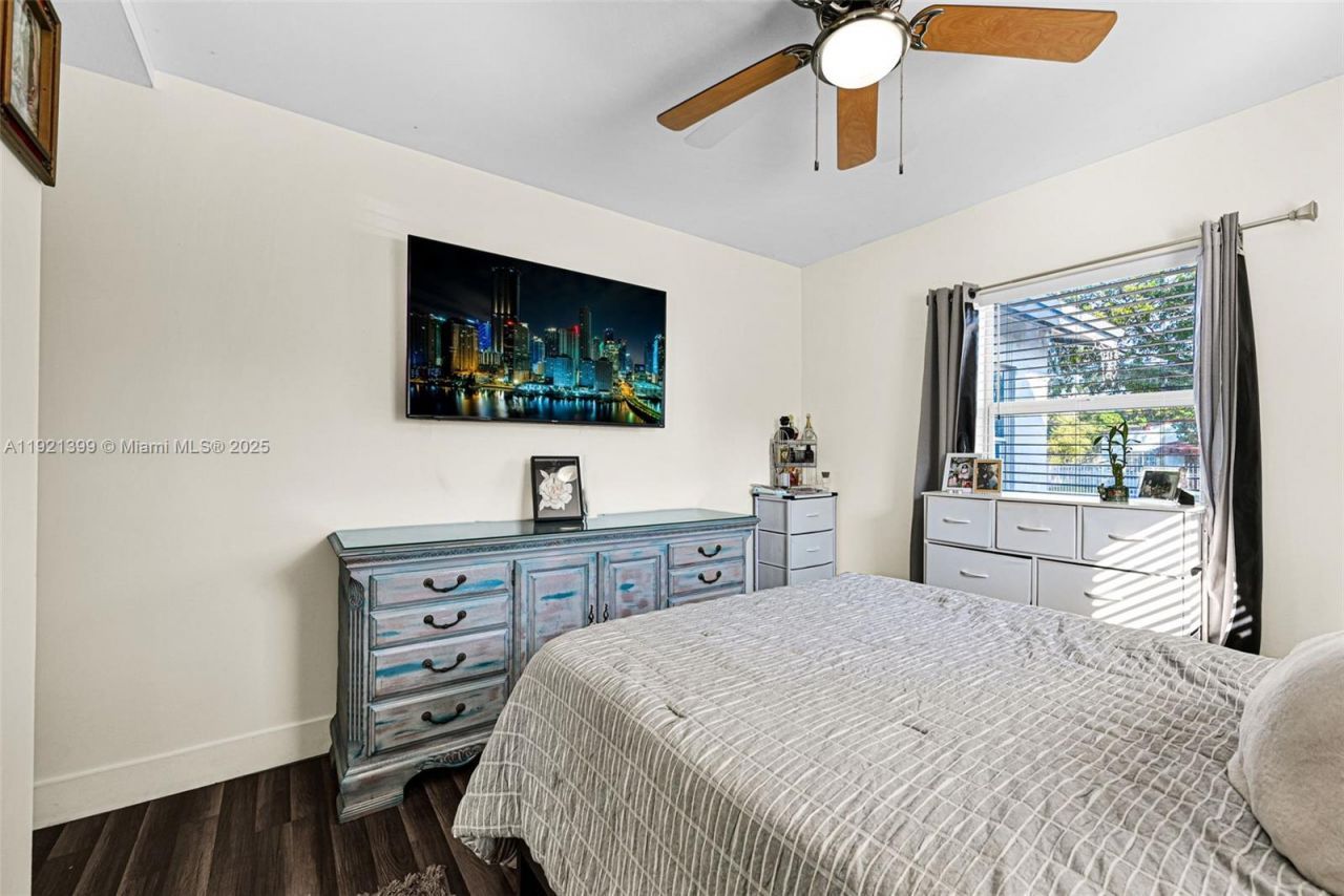 2040 NW 34th St, Miami, FL 33142 Photo