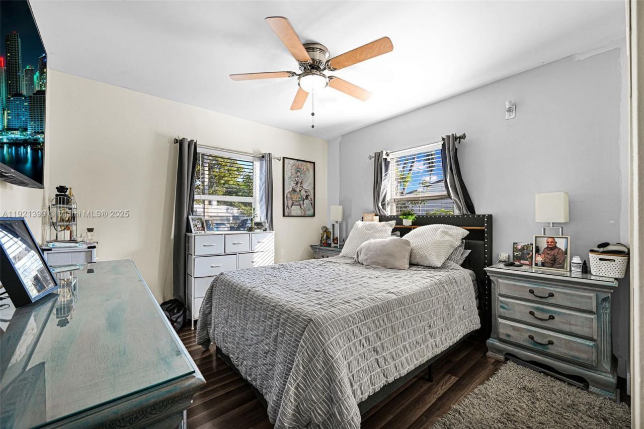 2040 NW 34th St, Miami, FL 33142 Photo