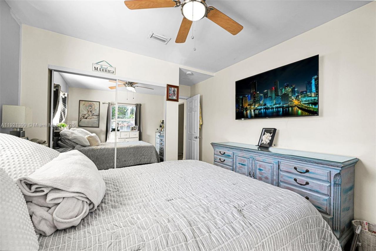 2040 NW 34th St, Miami, FL 33142 Photo