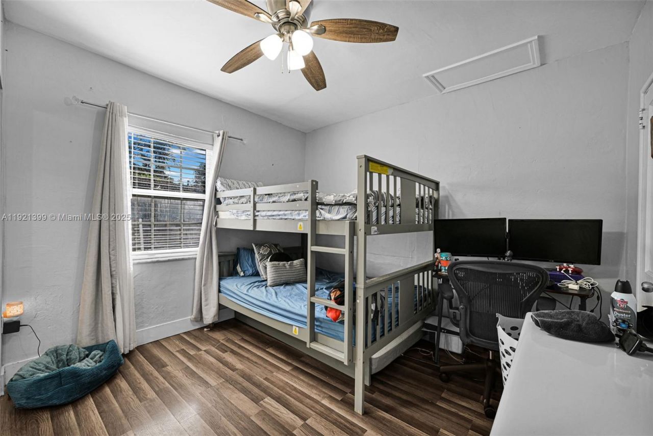 2040 NW 34th St, Miami, FL 33142 Photo