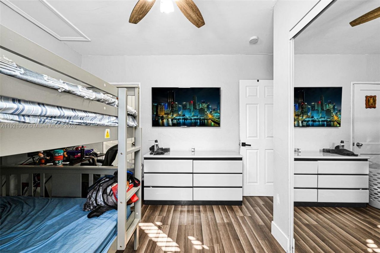 2040 NW 34th St, Miami, FL 33142 Photo