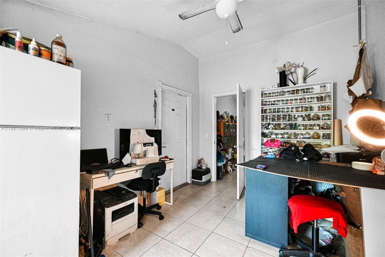 2040 NW 34th St, Miami, FL 33142 Photo