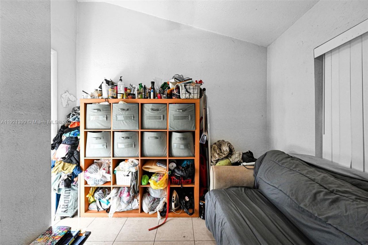 2040 NW 34th St, Miami, FL 33142 Photo