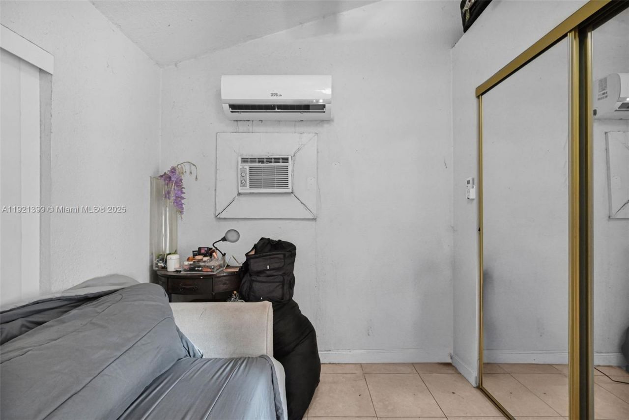 2040 NW 34th St, Miami, FL 33142 Photo