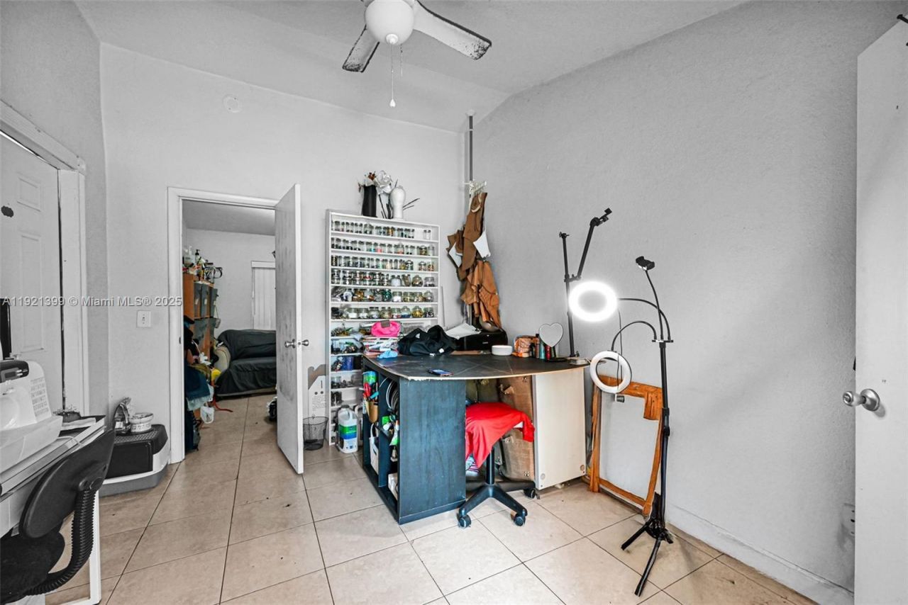 2040 NW 34th St, Miami, FL 33142 Photo