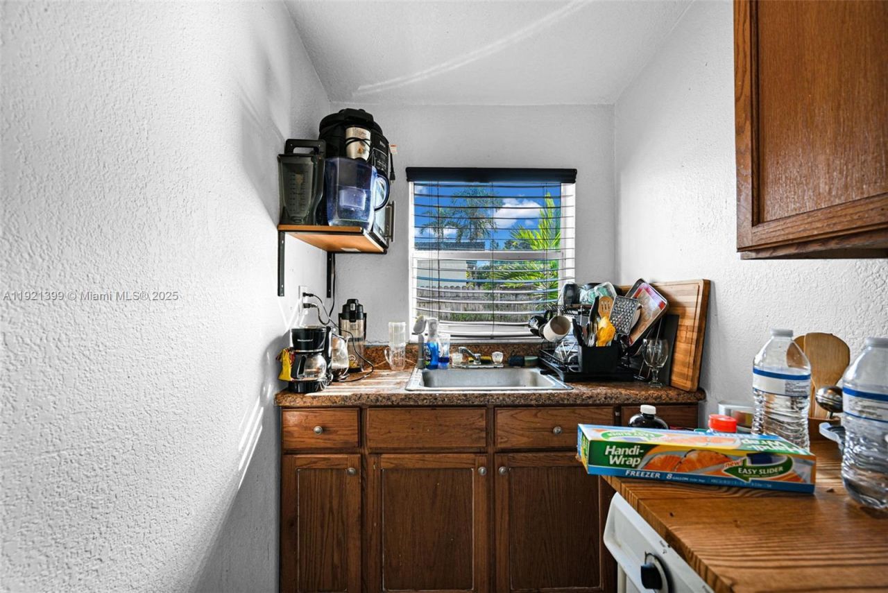 2040 NW 34th St, Miami, FL 33142 Photo