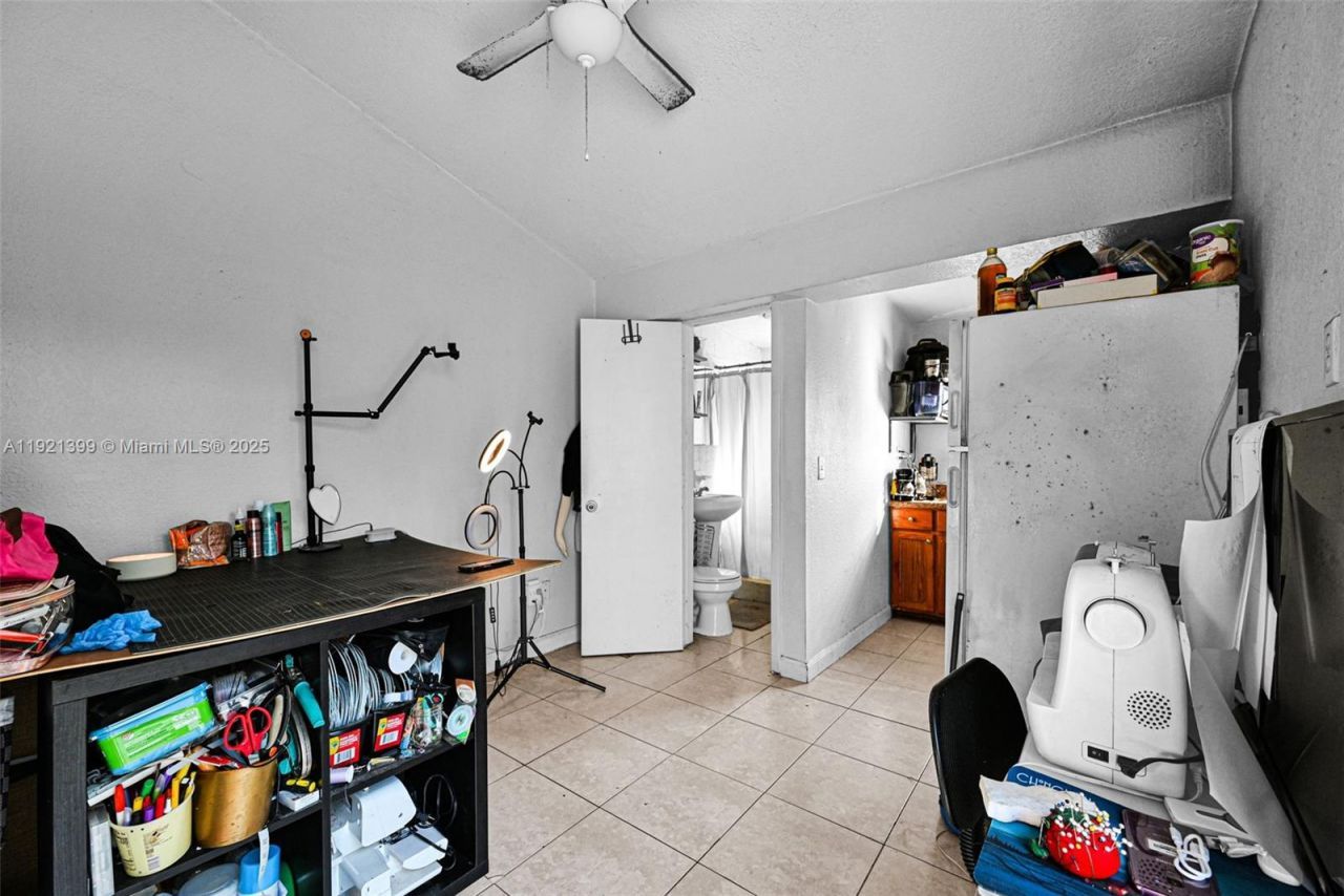 2040 NW 34th St, Miami, FL 33142 Photo