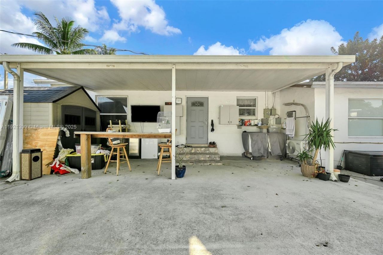 2040 NW 34th St, Miami, FL 33142 Photo