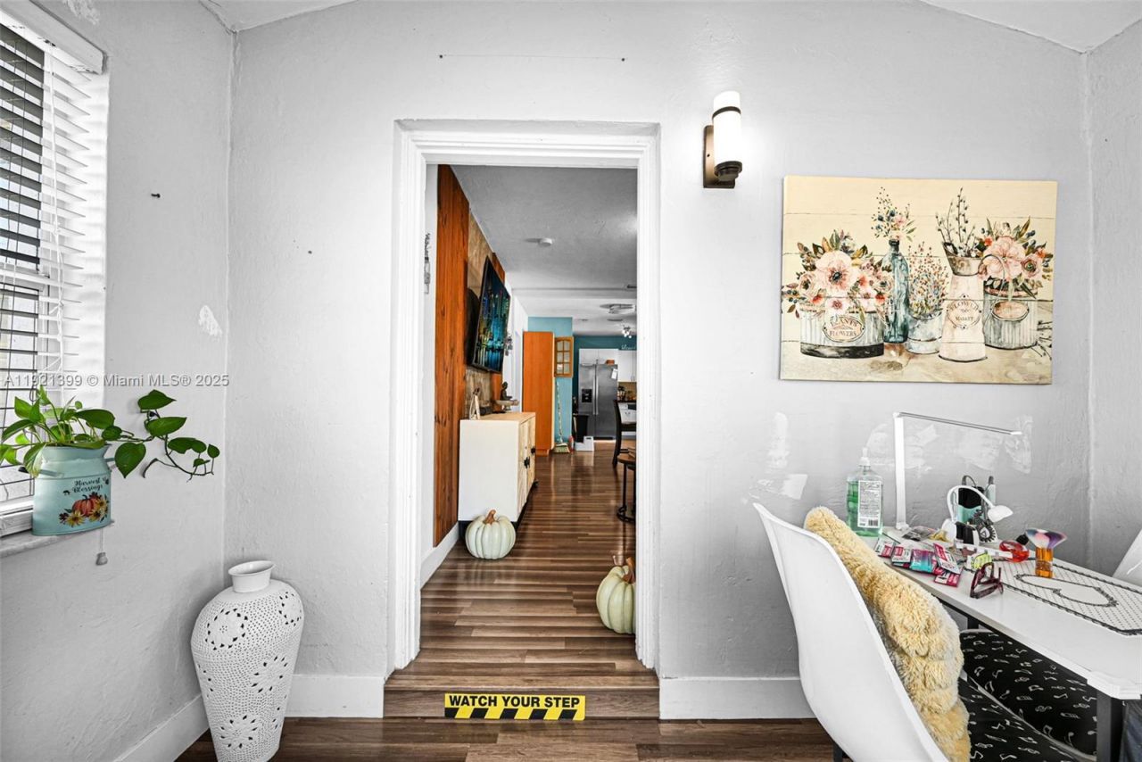 2040 NW 34th St, Miami, FL 33142 Photo