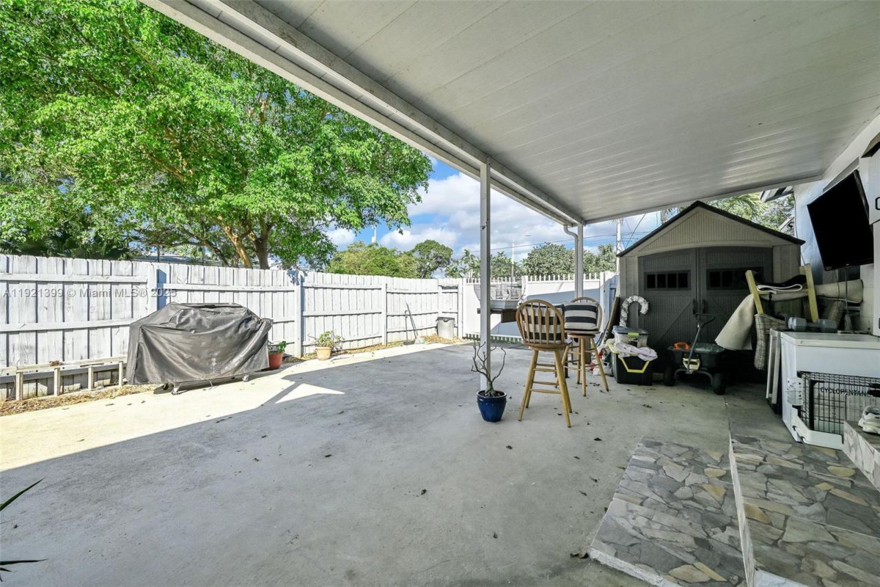 2040 NW 34th St, Miami, FL 33142 Photo