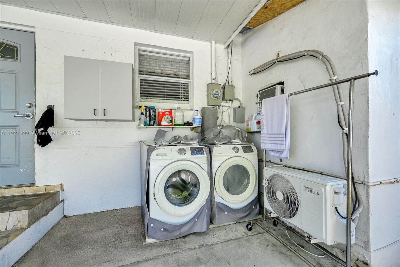 2040 NW 34th St, Miami, FL 33142 Photo