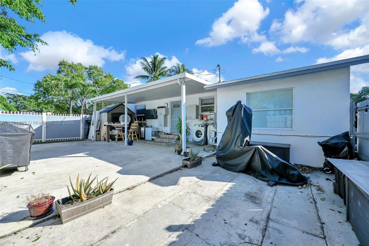 2040 NW 34th St, Miami, FL 33142 Photo