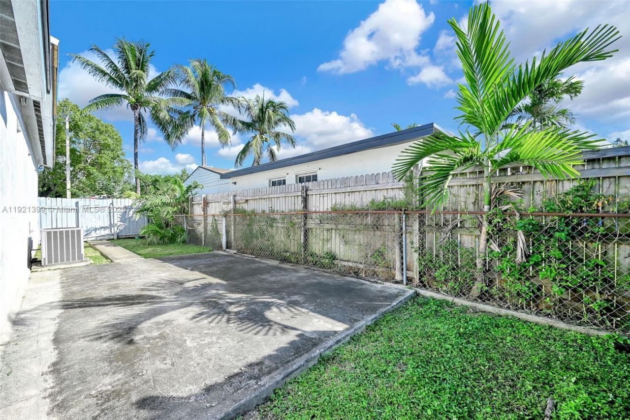 2040 NW 34th St, Miami, FL 33142 Photo