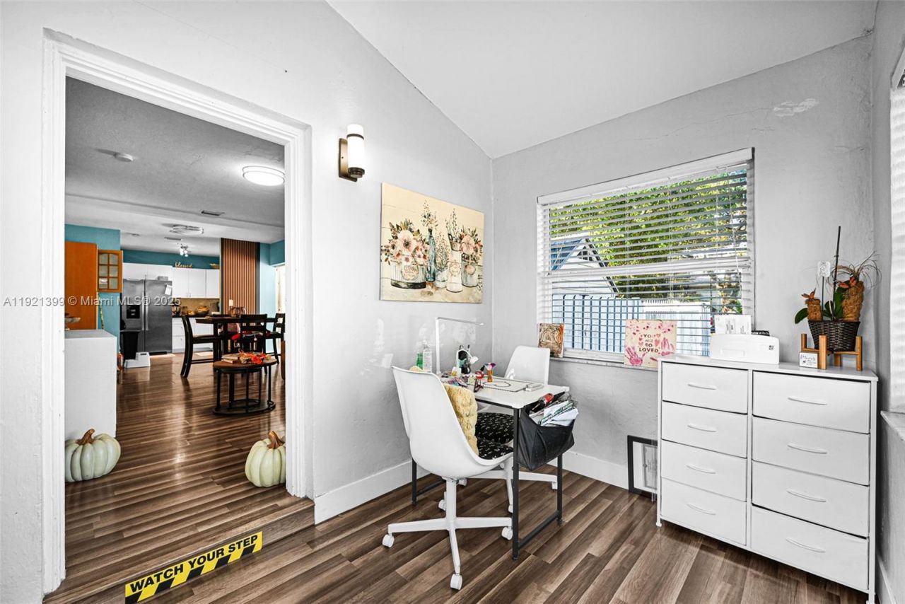 2040 NW 34th St, Miami, FL 33142 Photo