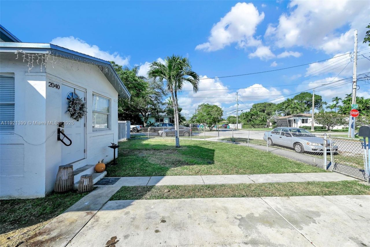 2040 NW 34th St, Miami, FL 33142 Photo