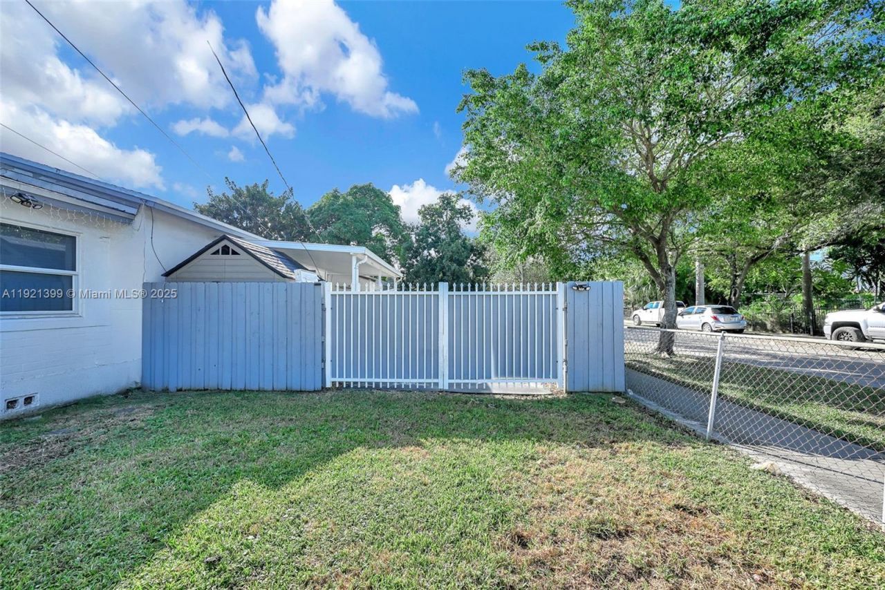 2040 NW 34th St, Miami, FL 33142 Photo