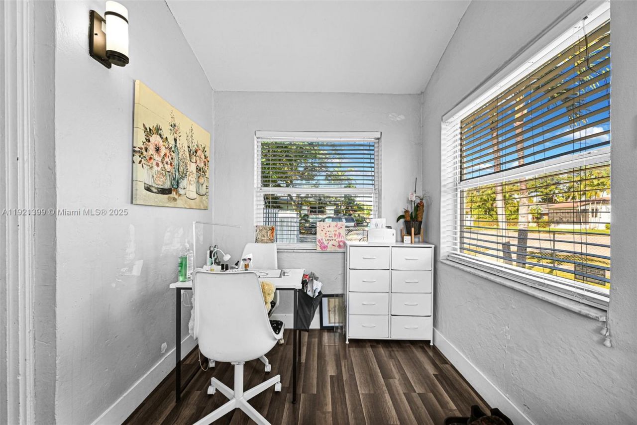 2040 NW 34th St, Miami, FL 33142 Photo