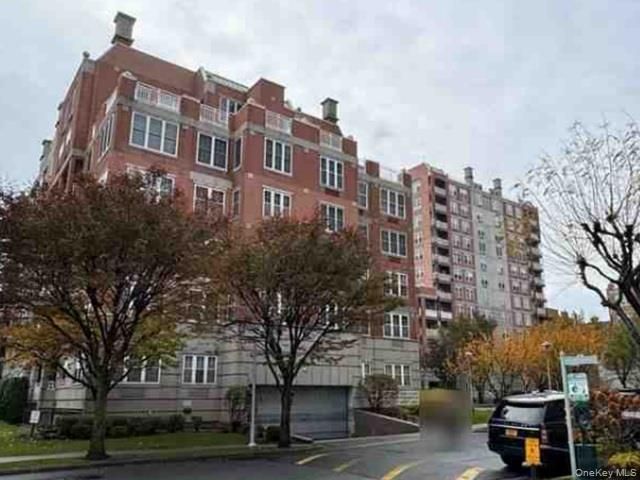 60 Oceana Drive W, Unit 5J, Brooklyn, NY 11235 Main Photo